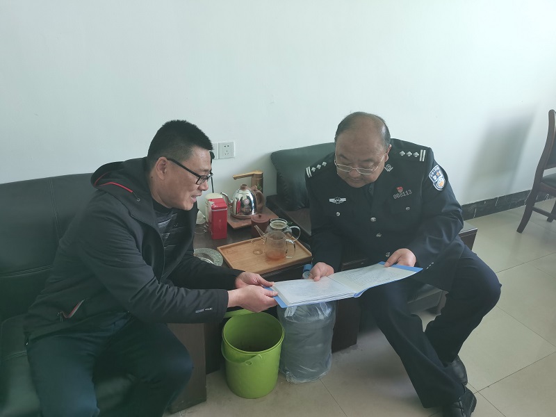 5在派出所交流.jpg