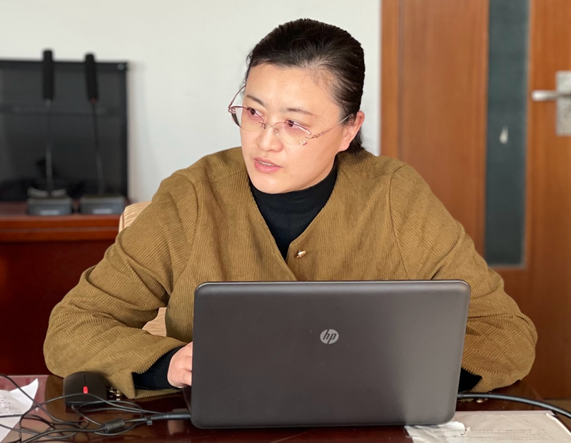 玲玲主任照.jpg