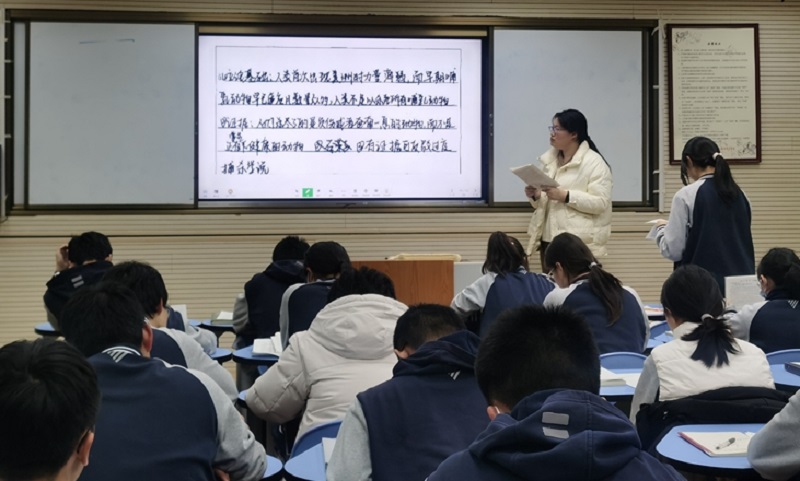 趙文君老師講課照.jpg